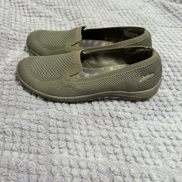 Skechers Women's Reggae Fest Willow Taupe Slip ons sz 8 - Picture 2 of 7